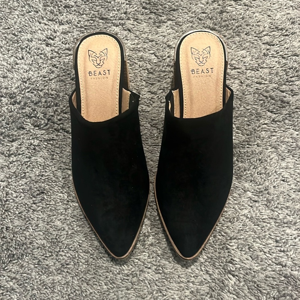 It’s Like That Black High Heel Mules